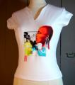 T-shirt femme. motif profil. peinture fluo.